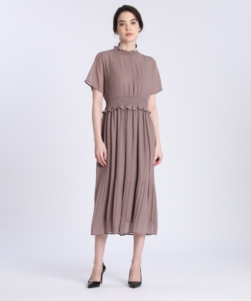 CLEAR IMPRESSION (クリアインプレッション)の「フリルネックプリーツワンピース(ワンピース)」|モカ