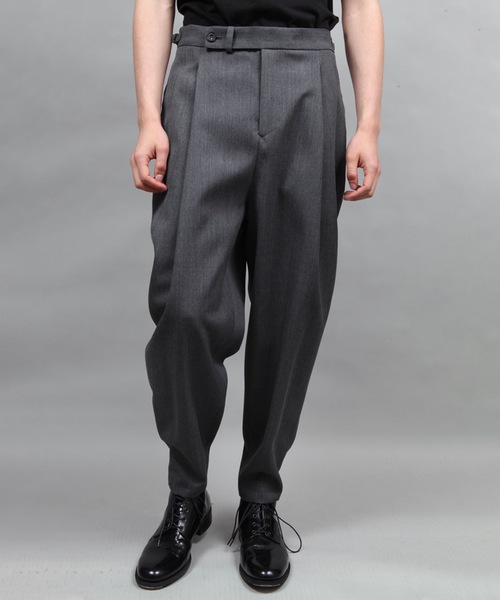 ato（アトウ）の「two tuck tapered pants（その他パンツ・メンズ・ダークグレー/ブラック・44/46/48）」の5枚目の写真