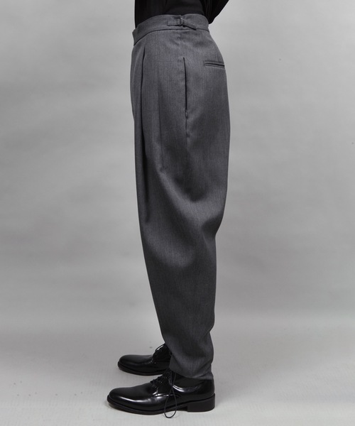 ato（アトウ）の「two tuck tapered pants（その他パンツ・メンズ・ダークグレー/ブラック・44/46/48）」の9枚目の写真