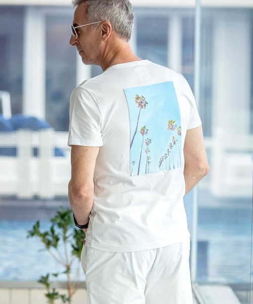 KAGAFURI KAMAKURA(カガフリカマクラ)の「KAGAFURI KAMAKURA(カガフリ カマクラ)パームツリーフォトメッセージTシャツ(Tシャツ/カットソー・メンズ・ホワイト/ピンク/ブルー/イエロー・L/M/S)」の1枚目の写真