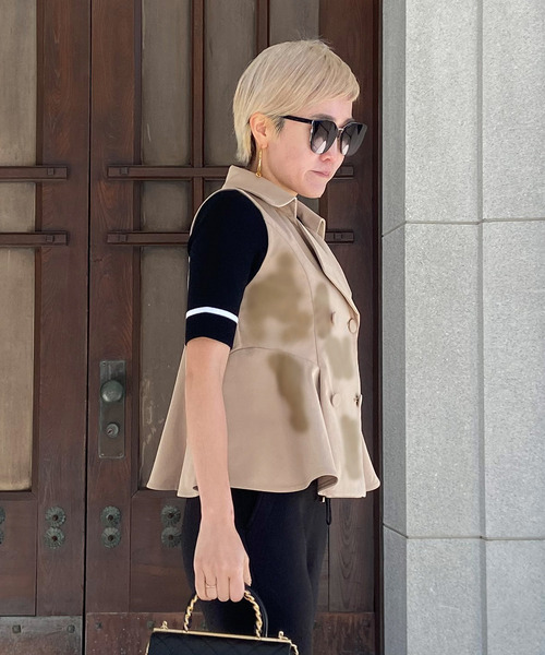 JENNE(ジェンヌ)の「ペプラムフレンチベスト(ベスト・レディース・ベージュ/ネイビー・SMALL/MEDIUM/LARGE)」の15枚目の写真
