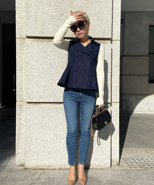 JENNE(ジェンヌ)の「ペプラムフレンチベスト(ベスト・レディース・ベージュ/ネイビー・SMALL/MEDIUM/LARGE)」の4枚目の写真