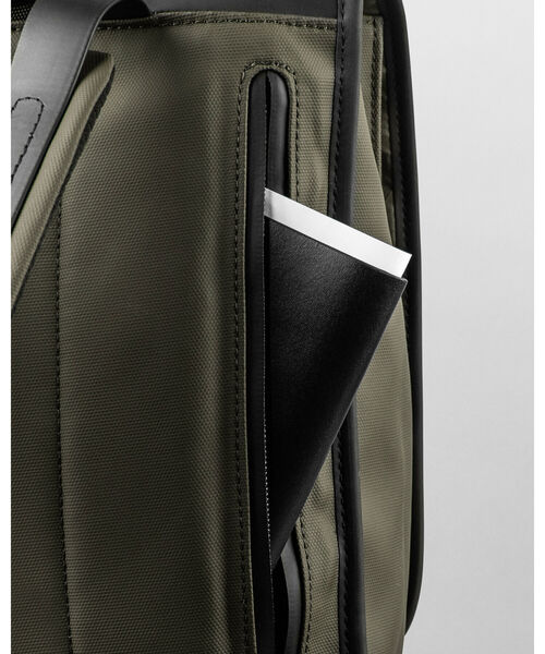 B:MING by BEAMS（ビーミングバイビームス）の「Topologie / Ransel Backpack（バックパック/リュック・メンズ・ブラック/オリーブ・ONE SIZE）」の8枚目の写真