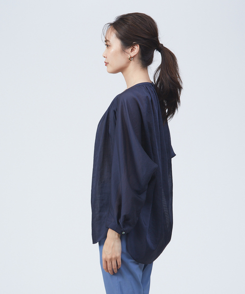 qualite（カリテ）の「シャドーストライプブラウス（シャツ/ブラウス・レディース・オフホワイト/ピンク/ネイビー・38）」の17枚目の写真