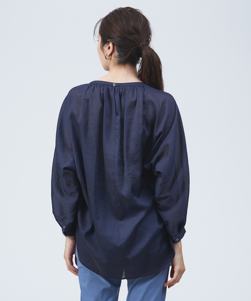 qualite（カリテ）の「シャドーストライプブラウス（シャツ/ブラウス・レディース・オフホワイト/ピンク/ネイビー・38）」の11枚目の写真