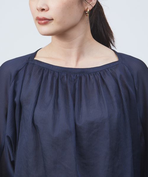 qualite（カリテ）の「シャドーストライプブラウス（シャツ/ブラウス・レディース・オフホワイト/ピンク/ネイビー・38）」の4枚目の写真