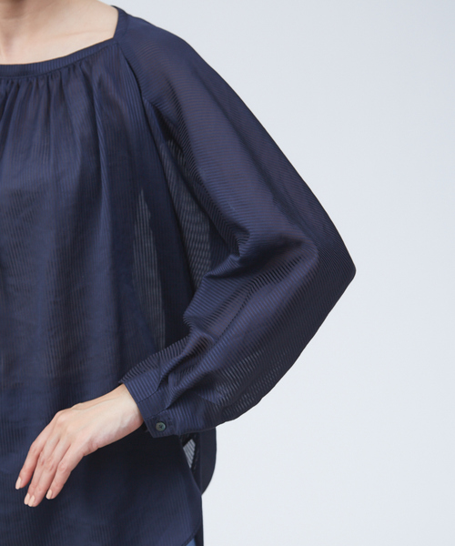 qualite（カリテ）の「シャドーストライプブラウス（シャツ/ブラウス・レディース・オフホワイト/ピンク/ネイビー・38）」の15枚目の写真