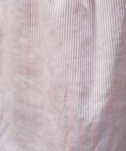 qualite（カリテ）の「シャドーストライプブラウス（シャツ/ブラウス・レディース・オフホワイト/ピンク/ネイビー・38）」の18枚目の写真