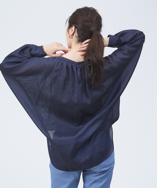 qualite（カリテ）の「シャドーストライプブラウス（シャツ/ブラウス・レディース・オフホワイト/ピンク/ネイビー・38）」の16枚目の写真