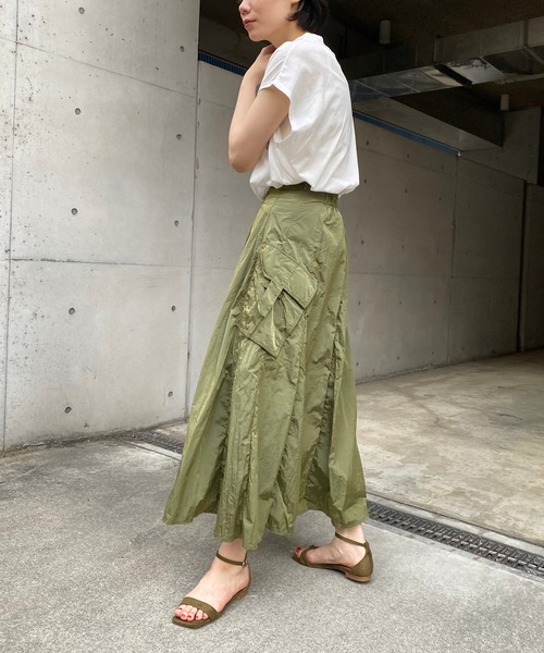 DouDou(ドゥドゥ)の「サテンカーゴスカート(スカート・レディース・カーキ/ブラック・FREE)」の6枚目の写真