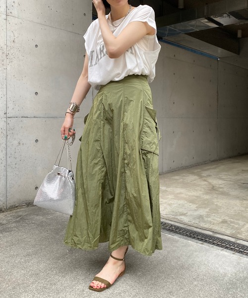 DouDou(ドゥドゥ)の「サテンカーゴスカート(スカート・レディース・カーキ/ブラック・FREE)」の7枚目の写真
