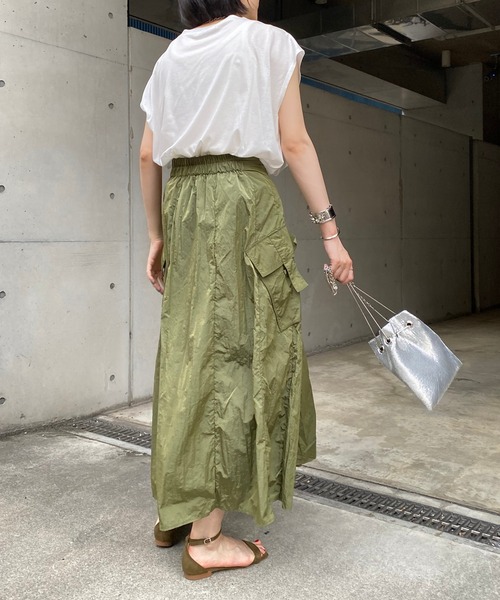 DouDou(ドゥドゥ)の「サテンカーゴスカート(スカート・レディース・カーキ/ブラック・FREE)」の8枚目の写真