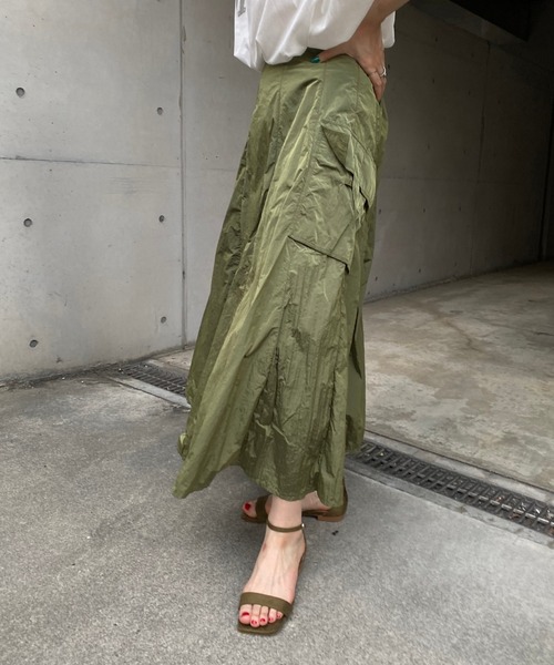 DouDou(ドゥドゥ)の「サテンカーゴスカート(スカート・レディース・カーキ/ブラック・FREE)」の10枚目の写真