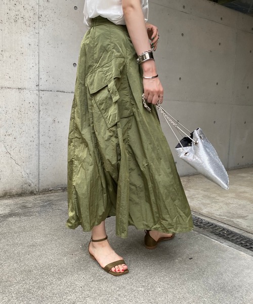 DouDou(ドゥドゥ)の「サテンカーゴスカート(スカート・レディース・カーキ/ブラック・FREE)」の11枚目の写真
