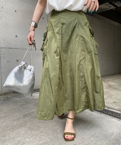 DouDou(ドゥドゥ)の「サテンカーゴスカート(スカート・レディース・カーキ/ブラック・FREE)」の12枚目の写真