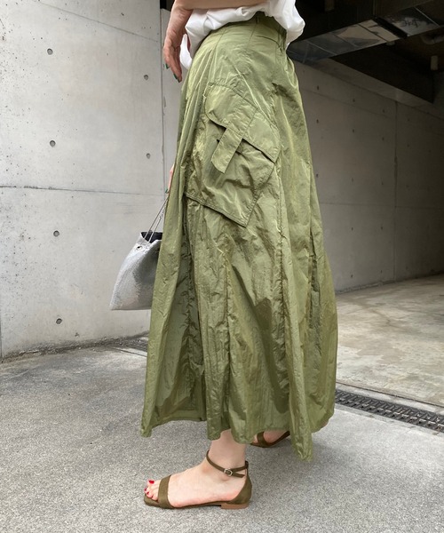 DouDou(ドゥドゥ)の「サテンカーゴスカート(スカート・レディース・カーキ/ブラック・FREE)」の15枚目の写真