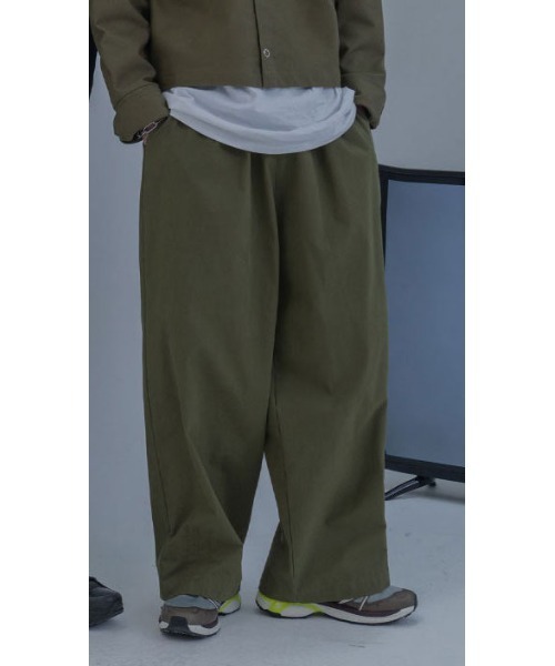 DUCKDIVE（ダックダイブ）の「【DUCKDIVE 】マルチダート バルーンワイドパンツ（スラックス・レディース・ブラック/カーキ・MEDIUM/LARGE/X-LARGE）」の2枚目の写真