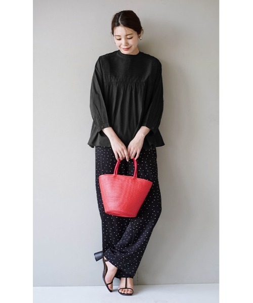 zootie（ズーティー）の「コットンピンタック マルチフロント フリルネックブラウス（シャツ/ブラウス・レディース・チャコール/グレイッシュベージュ/カーキ/スモークピンク/ホワイト/黄土色系/ライトベージュ/ブラック・フリー）」の10枚目の写真