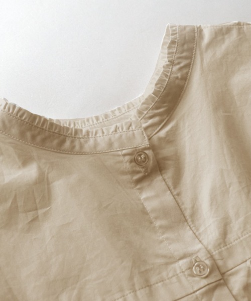 zootie（ズーティー）の「コットンピンタック マルチフロント フリルネックブラウス（シャツ/ブラウス・レディース・チャコール/グレイッシュベージュ/カーキ/スモークピンク/ホワイト/黄土色系/ライトベージュ/ブラック・フリー）」の17枚目の写真