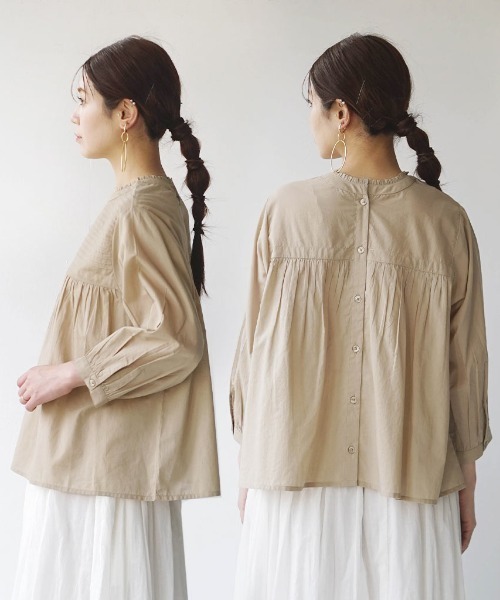 zootie（ズーティー）の「コットンピンタック マルチフロント フリルネックブラウス（シャツ/ブラウス・レディース・チャコール/グレイッシュベージュ/カーキ/スモークピンク/ホワイト/黄土色系/ライトベージュ/ブラック・フリー）」の16枚目の写真
