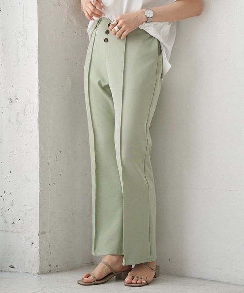 earth music&ecology（アースミュージックアンドエコロジー）の「フロントボタンセミフレアパンツ ＊（その他パンツ・レディース・ブラック/グリーン/ライトベージュ・S/M）」の3枚目の写真
