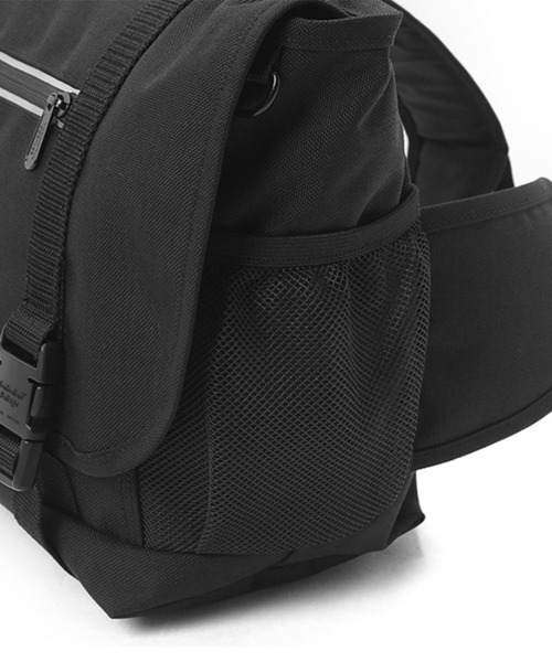 Manhattan Portage（マンハッタンポーテージ）の「Tillary Messenger Bag（メッセンジャーバッグ・メンズ・ブラック・MEDIUM）」の10枚目の写真