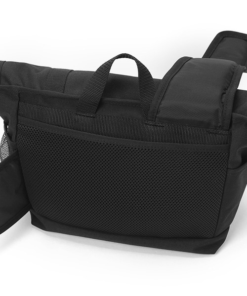 Manhattan Portage（マンハッタンポーテージ）の「Tillary Messenger Bag（メッセンジャーバッグ・メンズ・ブラック・MEDIUM）」の5枚目の写真