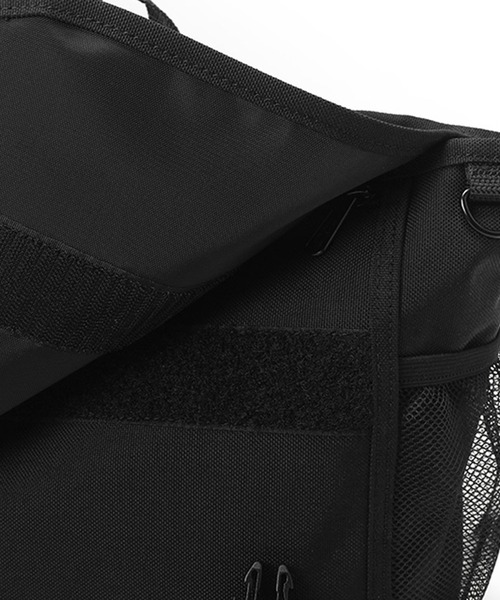 Manhattan Portage（マンハッタンポーテージ）の「Tillary Messenger Bag（メッセンジャーバッグ・メンズ・ブラック・MEDIUM）」の21枚目の写真