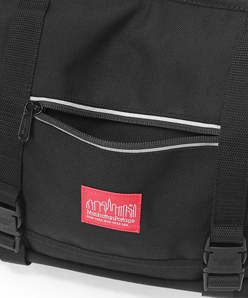 Manhattan Portage（マンハッタンポーテージ）の「Tillary Messenger Bag（メッセンジャーバッグ・メンズ・ブラック・MEDIUM）」の2枚目の写真