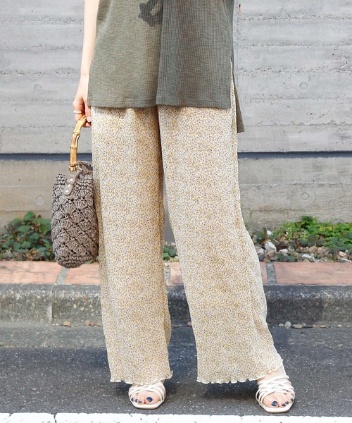 Crisp（クリスプ）の「フラワークレープシアーパンツ（その他パンツ・レディース・アイボリー/ダークブラウン・FREE）」の3枚目の写真