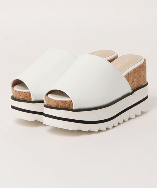 Sugar Sugar（シュガーシュガー）の「【SUGAR SUGAR シュガーシュガー】シャークエナメルサンダル（サンダル・レディース・ピンク系その他/ブルー系その他/ブラック系その他/イエロー系その他/ホワイト系その他・M/S/L/LL）」の9枚目の写真