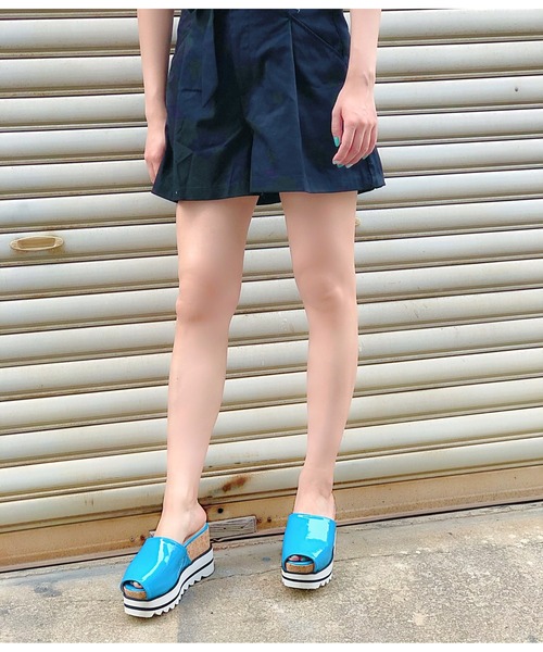 Sugar Sugar（シュガーシュガー）の「【SUGAR SUGAR シュガーシュガー】シャークエナメルサンダル（サンダル・レディース・ピンク系その他/ブルー系その他/ブラック系その他/イエロー系その他/ホワイト系その他・M/S/L/LL）」の16枚目の写真