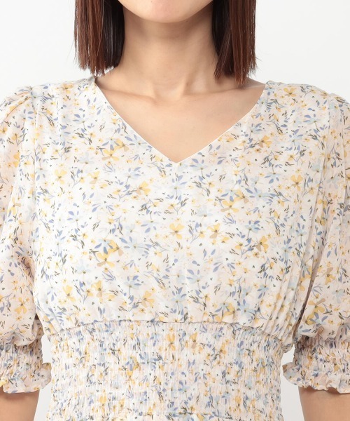 MEW'S REFINED CLOTHES（ミューズリファインドクローズ）の「パフスリーブシャーリング花柄ワンピース（ワンピース・レディース・ブラック/ホワイト・MEDIUM）」の7枚目の写真