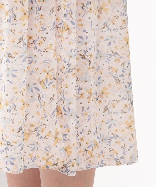 MEW'S REFINED CLOTHES（ミューズリファインドクローズ）の「パフスリーブシャーリング花柄ワンピース（ワンピース・レディース・ブラック/ホワイト・MEDIUM）」の9枚目の写真