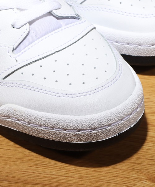 adidas（アディダス）の「adidas FORUM LOW / アディダス フォーラム ロー（スニーカー・メンズ・ホワイト・26.5cm/28.0cm/25.0cm/24.0cm/23.5cm/26.0cm/27.0cm/23.0cm/24.5cm/27.5cm/29.0cm/28.5cm/22.5cm）」の5枚目の写真
