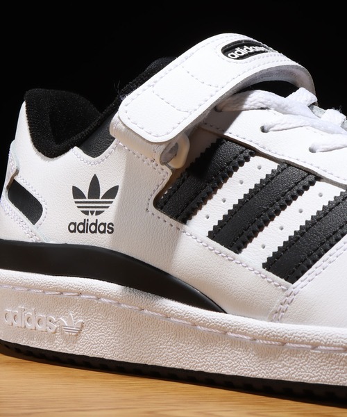 adidas（アディダス）の「adidas FORUM LOW / アディダス フォーラム ロー（スニーカー・メンズ・ホワイト・26.5cm/28.0cm/25.0cm/24.0cm/23.5cm/26.0cm/27.0cm/23.0cm/24.5cm/27.5cm/29.0cm/28.5cm/22.5cm）」の7枚目の写真