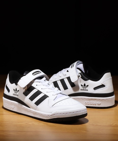adidas（アディダス）の「adidas FORUM LOW / アディダス フォーラム ロー（スニーカー・メンズ・ホワイト・26.5cm/28.0cm/25.0cm/24.0cm/23.5cm/26.0cm/27.0cm/23.0cm/24.5cm/27.5cm/29.0cm/28.5cm/22.5cm）」の3枚目の写真