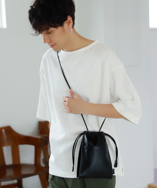 LAKOLE（ラコレ）の「タテ型ミニ巾着ショルダーバッグ / 954532（ショルダーバッグ・メンズ・ブラック/ライトグレー/ブルーグリーン・FREE）」の2枚目の写真