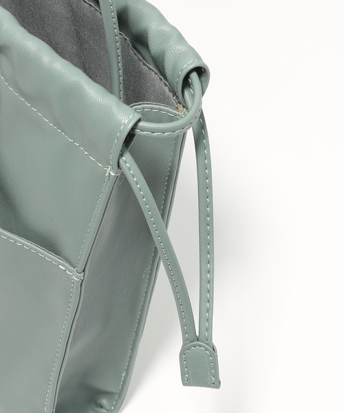 LAKOLE（ラコレ）の「タテ型ミニ巾着ショルダーバッグ / 954532（ショルダーバッグ・メンズ・ブラック/ライトグレー/ブルーグリーン・FREE）」の18枚目の写真