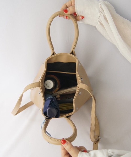 Loco Ocean（ロコオーシャン）の「巾着風バケツ型 2wayショルダーバッグ（ショルダーバッグ・レディース・ベージュ/ブラック/オフホワイト・ONE SIZE）」の9枚目の写真