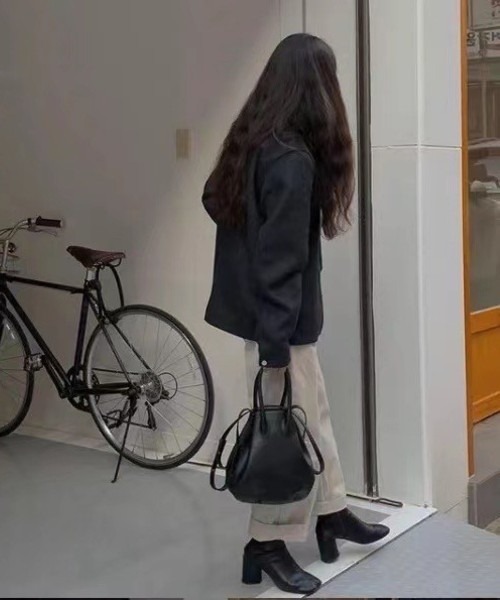 Loco Ocean（ロコオーシャン）の「巾着風バケツ型 2wayショルダーバッグ（ショルダーバッグ・レディース・ベージュ/ブラック/オフホワイト・ONE SIZE）」の10枚目の写真