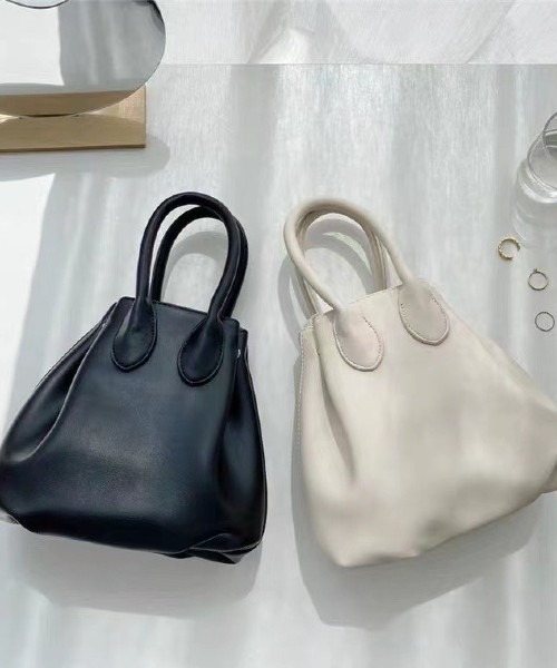 Loco Ocean（ロコオーシャン）の「巾着風バケツ型 2wayショルダーバッグ（ショルダーバッグ・レディース・ベージュ/ブラック/オフホワイト・ONE SIZE）」の18枚目の写真