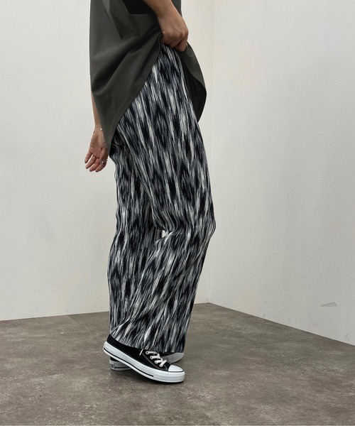 apres jour mignon(アプレジュールミニョン)の「柄プリーツパンツ【ZOZOTOWN限定アイテム】(その他パンツ・レディース・ブラック系その他/ブラック/パープル系その他/グリーン系その他3・MEDIUM/SMALL/X-LARGE)」の10枚目の写真