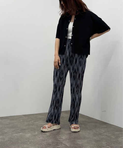 apres jour mignon(アプレジュールミニョン)の「柄プリーツパンツ【ZOZOTOWN限定アイテム】(その他パンツ・レディース・ブラック系その他/ブラック/パープル系その他/グリーン系その他3・MEDIUM/SMALL/X-LARGE)」の11枚目の写真
