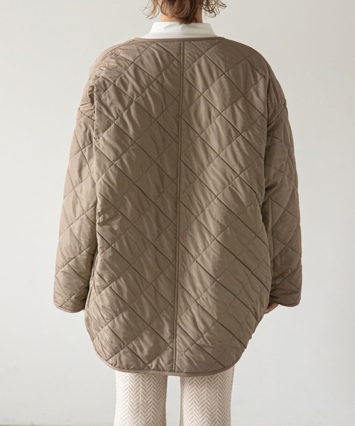 rectangle（レクタングル）の「リバーシブルキルティングコート（ノーカラージャケット・レディース・カーキ/アイボリー/モカ/ブラック・FREE）」の6枚目の写真