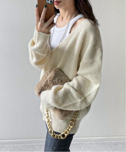 feepur（フェピュール）の「《ウォッシャブル》カラバリシャギーVネックカーディガン（カーディガン/ボレロ・レディース・グリーン/モカ/ブラック/パープル/オフホワイト/ピンク/イエロー・MEDIUM）」の3枚目の写真