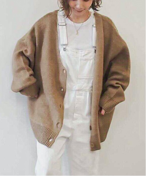 feepur（フェピュール）の「《ウォッシャブル》カラバリシャギーVネックカーディガン（カーディガン/ボレロ・レディース・グリーン/モカ/ブラック/パープル/オフホワイト/ピンク/イエロー・MEDIUM）」の4枚目の写真