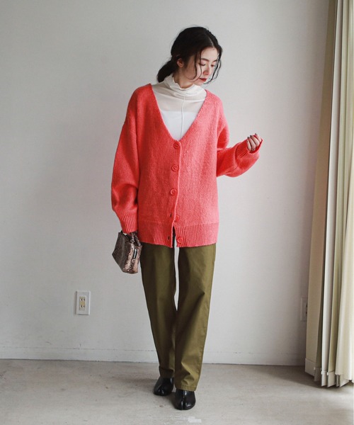 feepur（フェピュール）の「《ウォッシャブル》カラバリシャギーVネックカーディガン（カーディガン/ボレロ・レディース・グリーン/モカ/ブラック/パープル/オフホワイト/ピンク/イエロー・MEDIUM）」の17枚目の写真