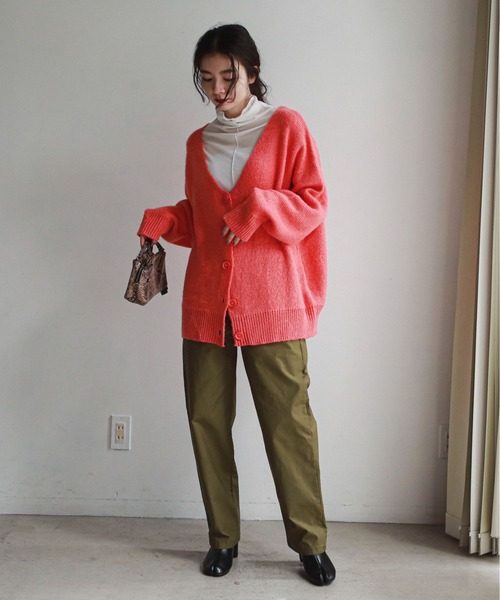 feepur（フェピュール）の「《ウォッシャブル》カラバリシャギーVネックカーディガン（カーディガン/ボレロ・レディース・グリーン/モカ/ブラック/パープル/オフホワイト/ピンク/イエロー・MEDIUM）」の18枚目の写真