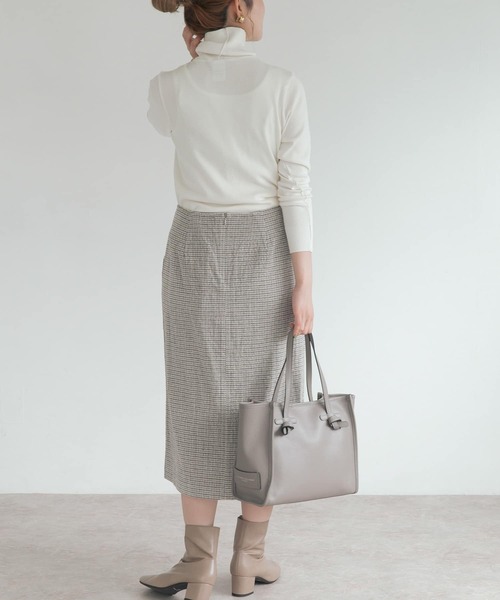 URBAN RESEARCH ROSSO WOMEN（アーバンリサーチ　ロッソ）の「モールツイードタイトスカート（スカート・レディース・ネイビー/ダークブラウン/アイボリー・38/36）」の7枚目の写真